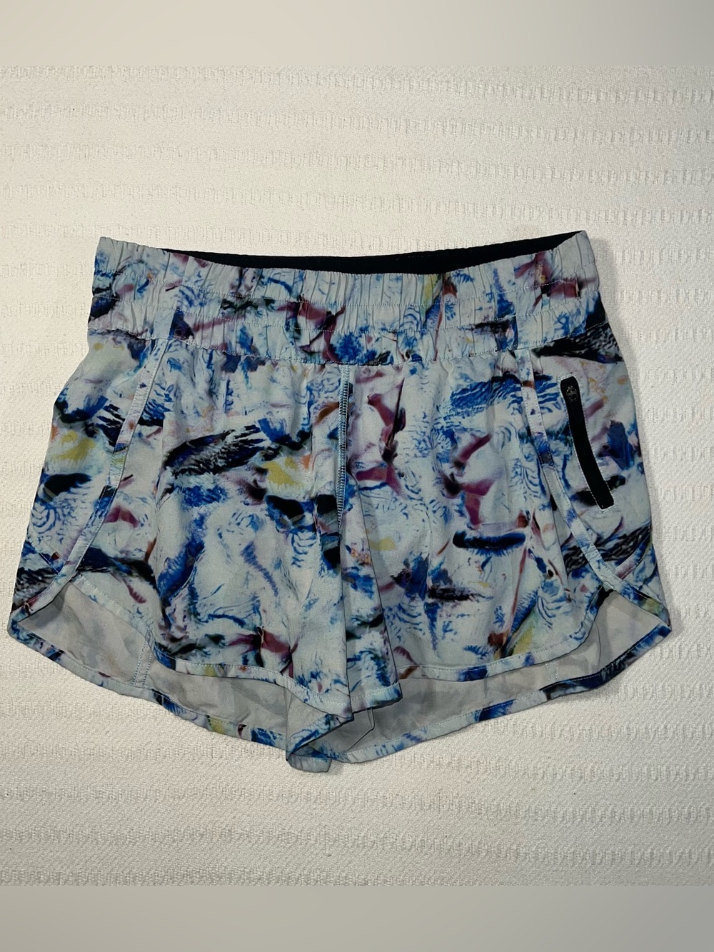 Lululemon Tracker Mid Rise Shorts Womens Size 8 Lined Running Workout Gym